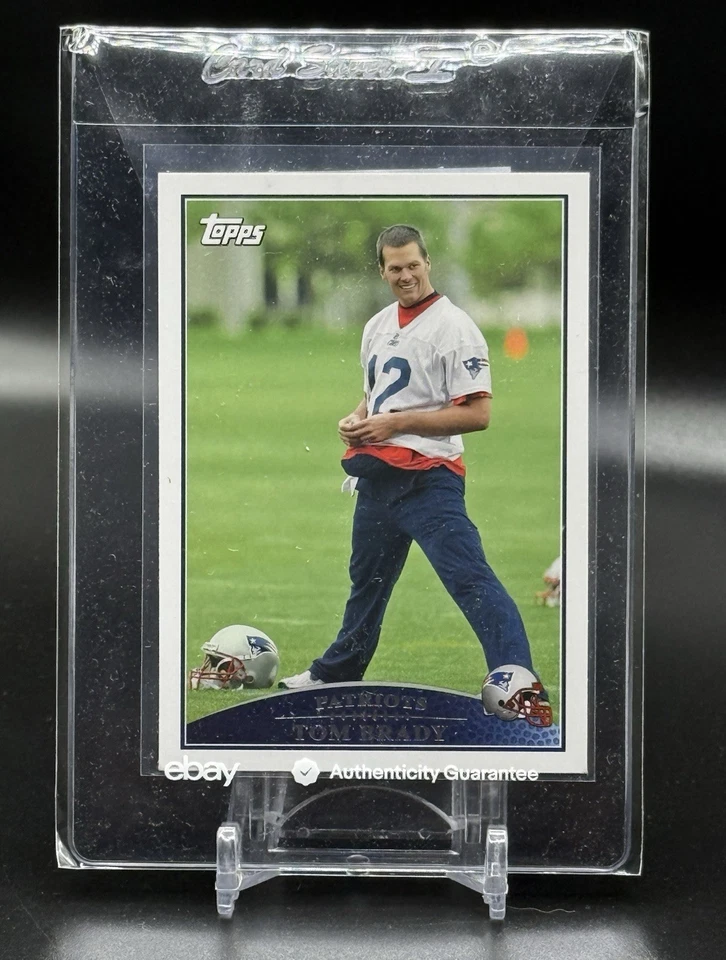 Tom Brady 2009 Topps #115 SP sin variación de casco New England Patriots centrado Foto 4 de 4