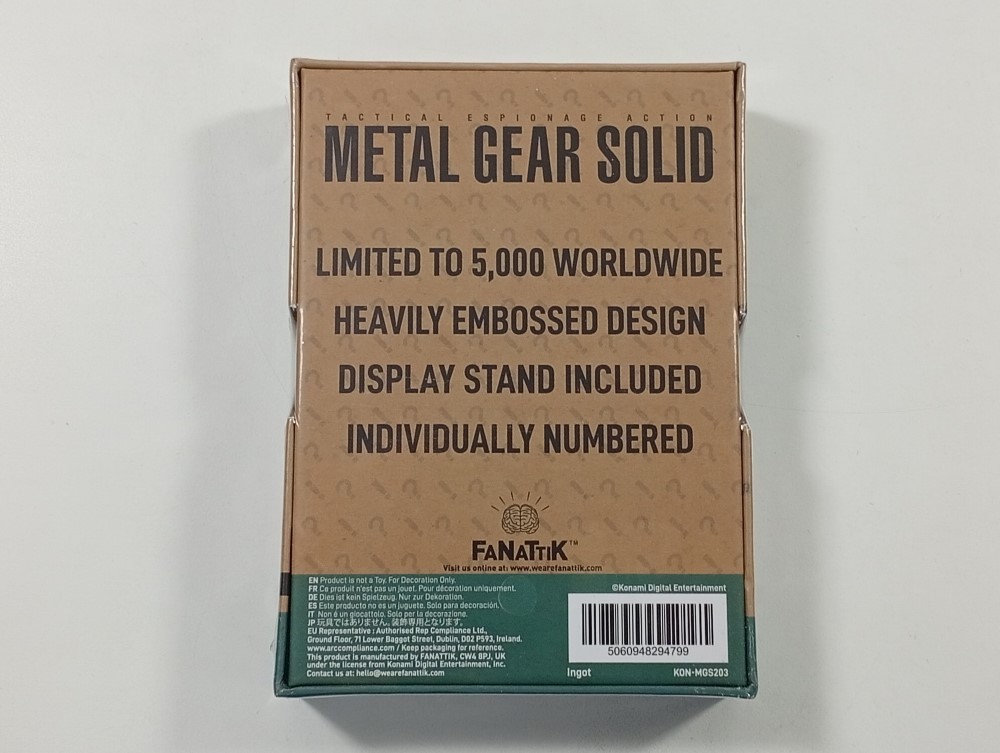 Metal Gear Solid Raiden Ingot pour décorer un bureau de joueur et setup gaming