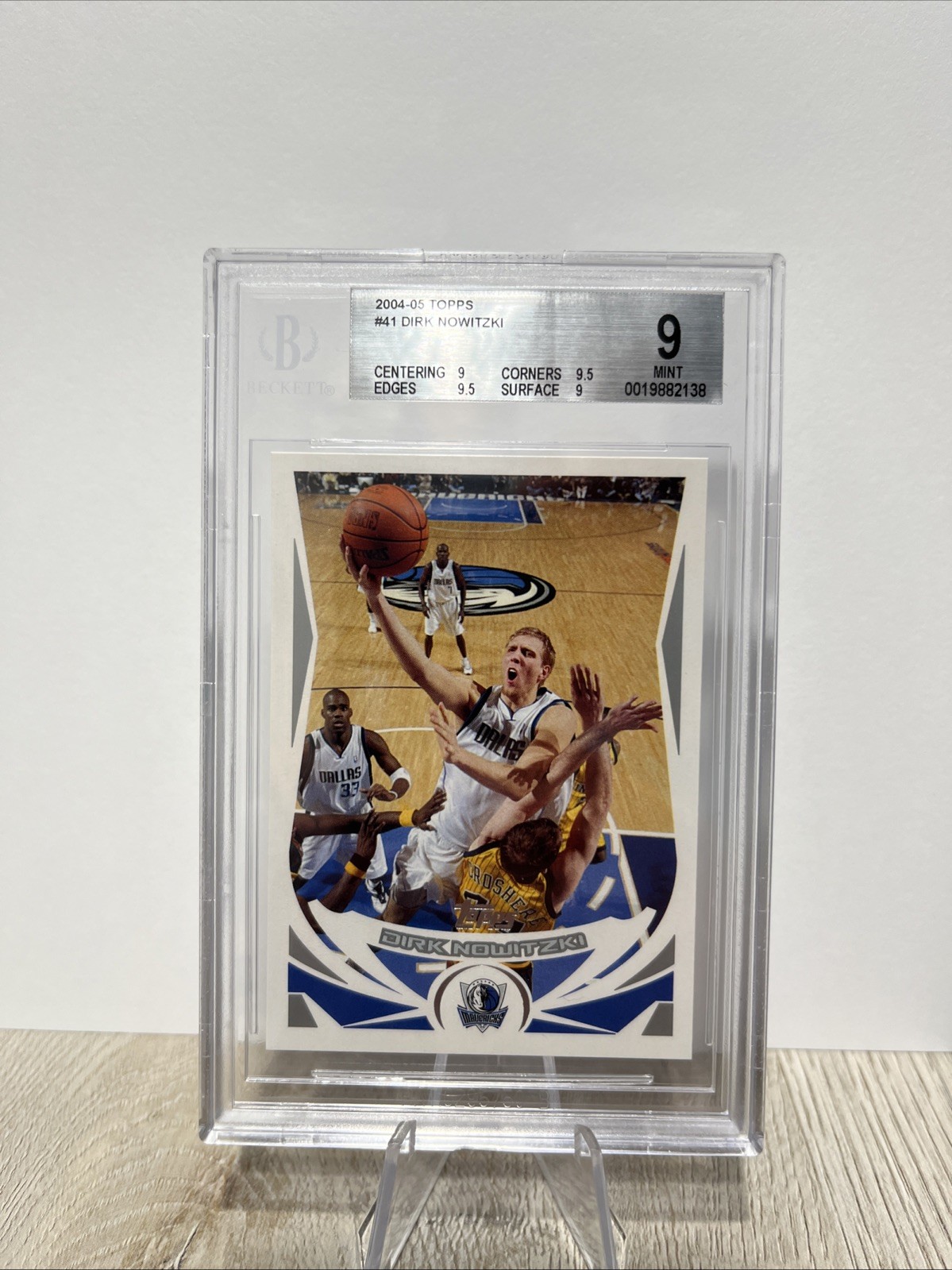 2004-05 Topps #41 Dirk Nowitzki Dallas Mavericks BGS 9 Mint Pop 1