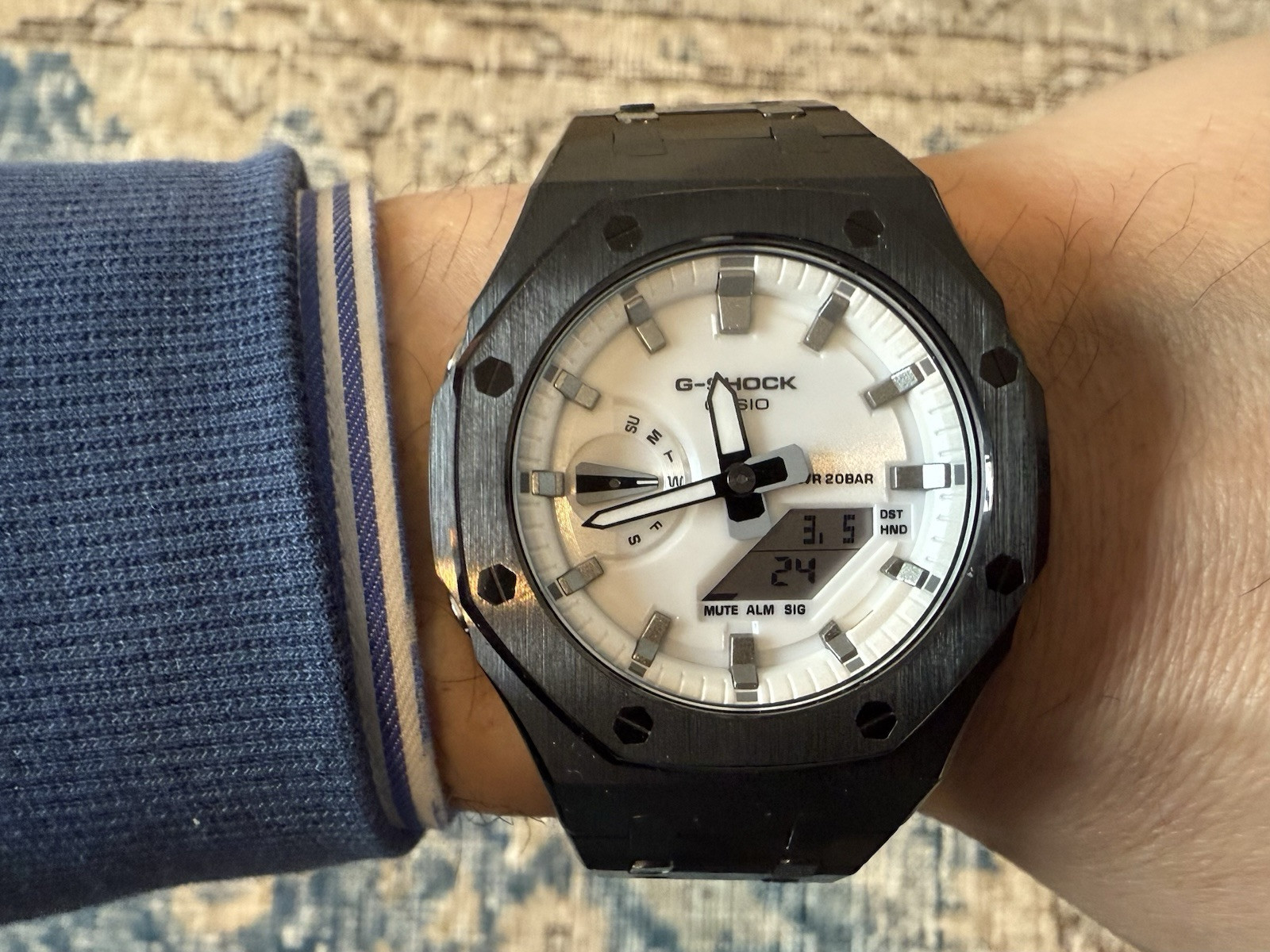 CASIO G-SHOCK GA-2100WD con cassa in metallo nero e bracciale in