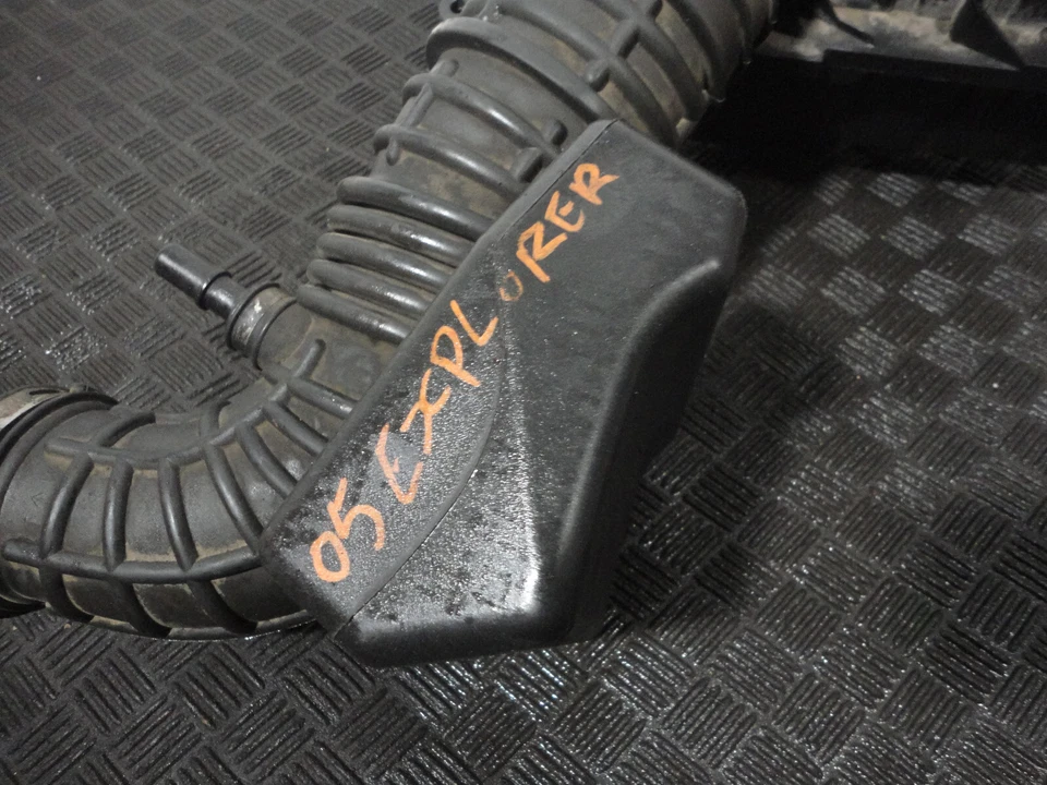 Ford Explorer Eddie Bauer 2005 4,6 L filtro de aire caja carcasa Foto 2 de 4