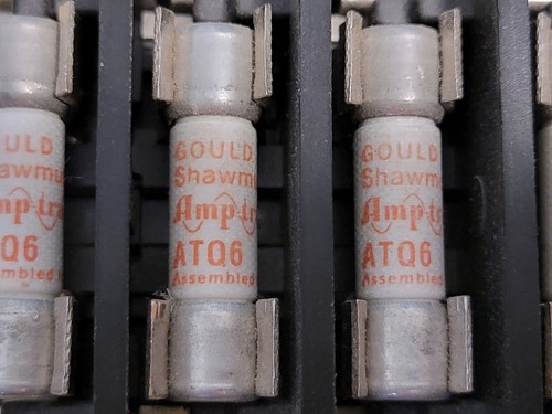 Buchannon Series 300 Fuse Block w/fuses - Picture 2 of 3
