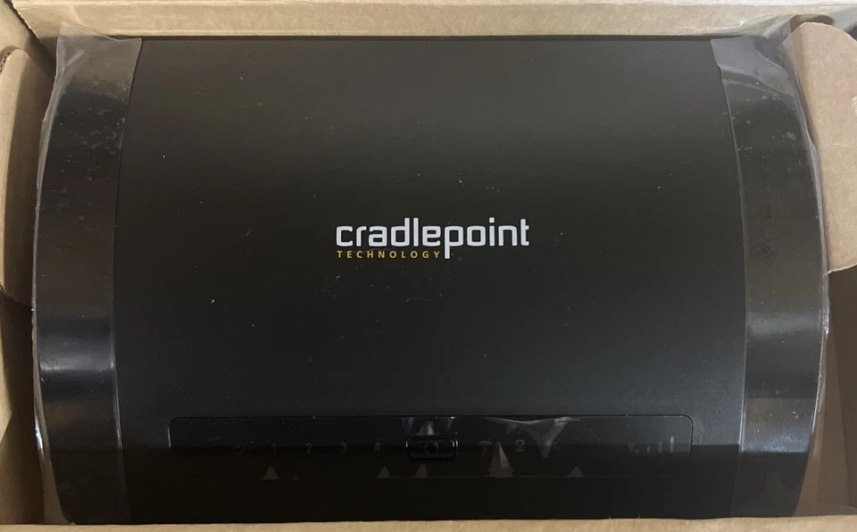 CradlePoint Technology MBR95 4-Port 10/100 Wireless 4G/3G Router New - Image 2 of 4