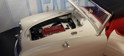 Revell 1:18th M.G.A Roadster Off White BNIB - Picture 3 of 7