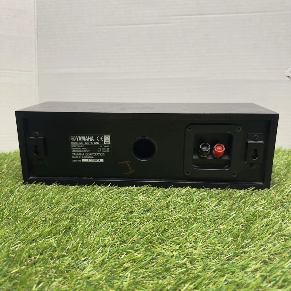 Altavoz de canal central Bass-Reflex de 2 vías Yamaha NS-C125 (Negro) Foto 4 de 4