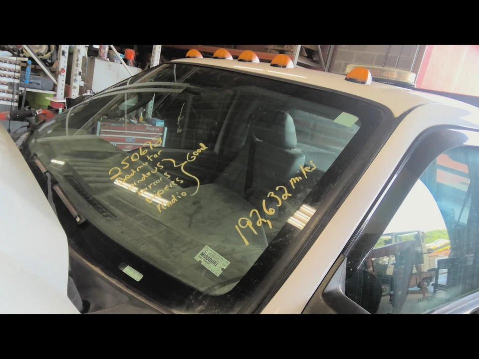 Used Front Right Fender fits: 2016 Ford F350SD PICKUP Front w/o wheel lip mouldi Foto 2 de 4