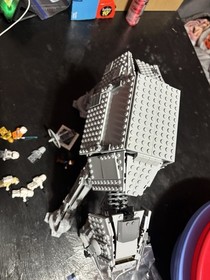 Lego Star Wars 8129 AT-AT W/Minifigs