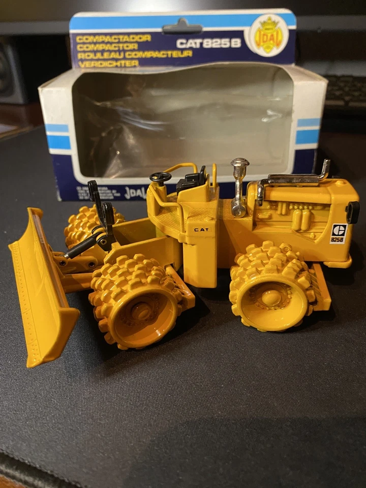 JOAL NO 218 CAT CATERPILLAR 825B 1/50 SCALE WITH ORIGINAL PACKAGING - Image 3 of 4