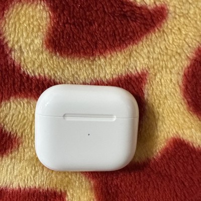 Apple AirPods 3rd Generation with MagSafe Charging Case   Excellent