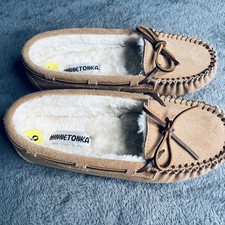 Minnetonka Suede Moccasin Faux Fur Lined Shoes Sz 9M NWOT 3L