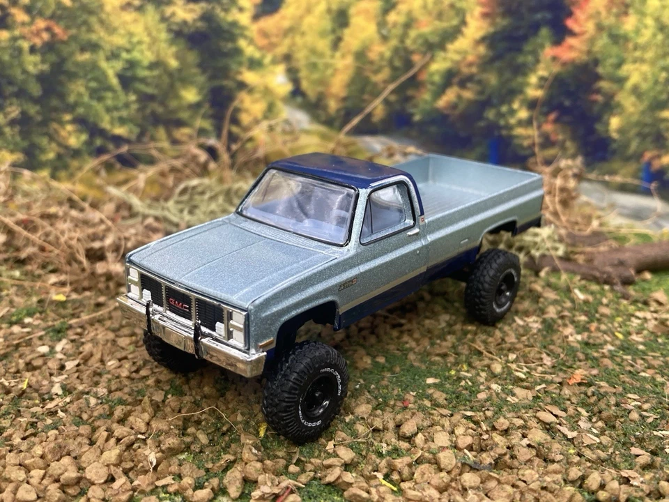 1985 GMC Sierra K2500 поднятый грузовик 4x4 1/64 литой заказной пикап Greenlight K10 - Изображение 2 из 4