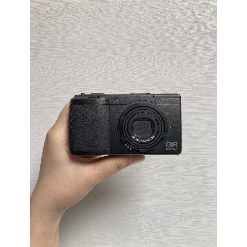 RICOH GR DIGITAL II Digital Camera W/SD Card Charger Good