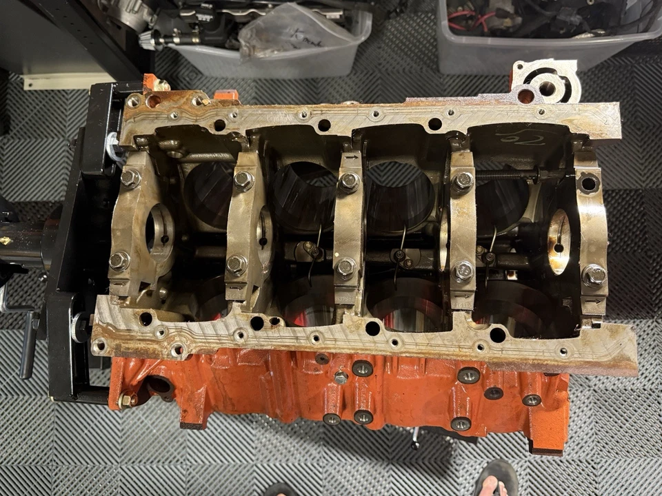 BLOQUE MOTOR DESNUDO HEMI BGE CHRYSLER DODGE JEEP 6,4 L # 68249194AA Foto 2 de 4