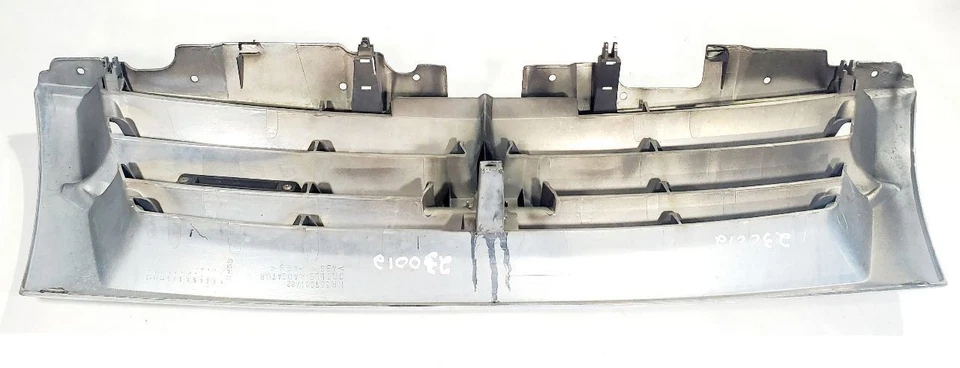 Grille Chrome OEM 2001 01 Mitsubishi Montero - Image 4 of 4