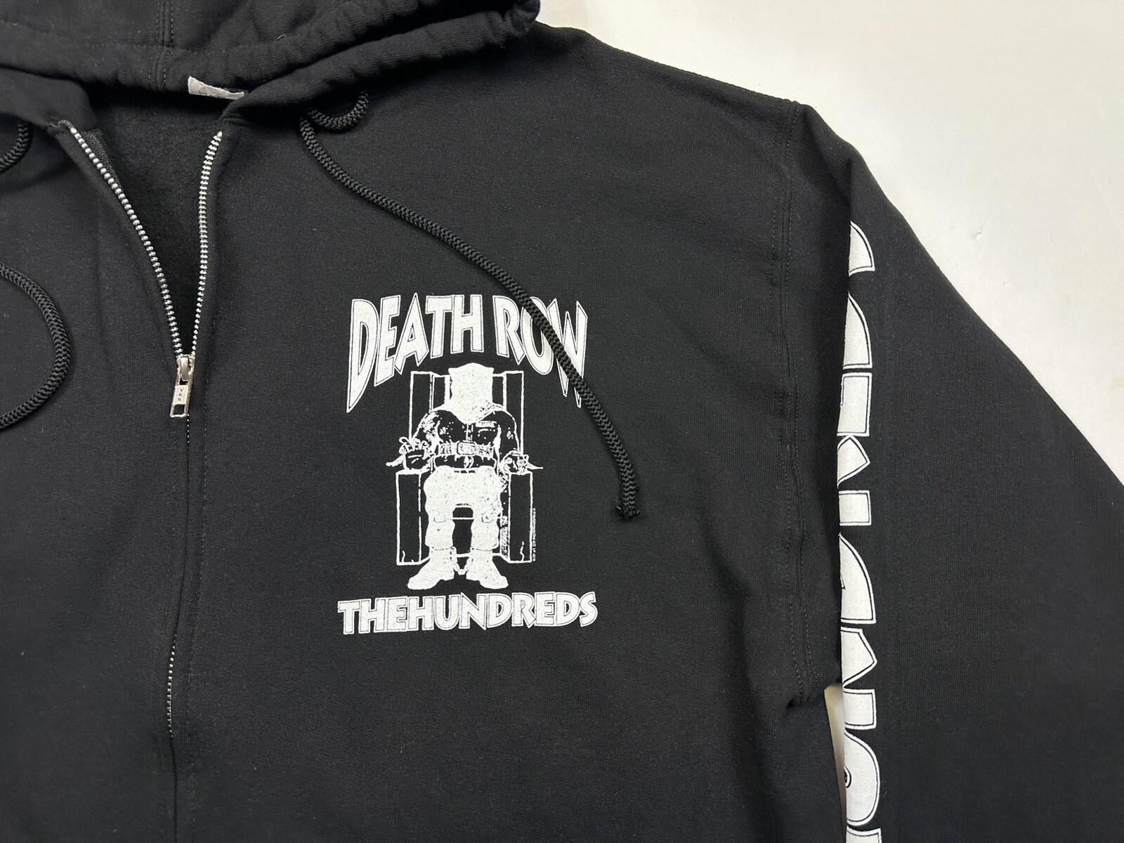 FILA Felpa con cappuccio The Hundreds X Death Row con cerniera nera limitata grande