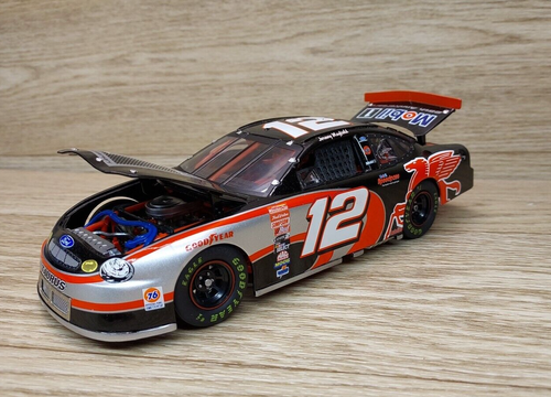 Team Caliber #12 Jeremy Mayfield Mobil 1 25th Anniversary Ford Taurus Bank 1:24 - Picture 6 of 9
