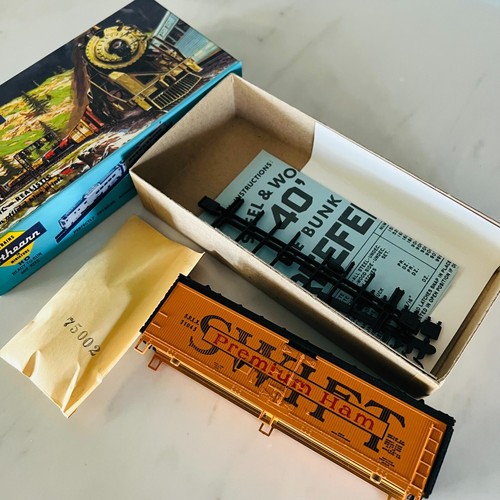 Athearn HO 40' Swift Premium Ham Scribed Reefer in Original Box - 5212 - K-1
