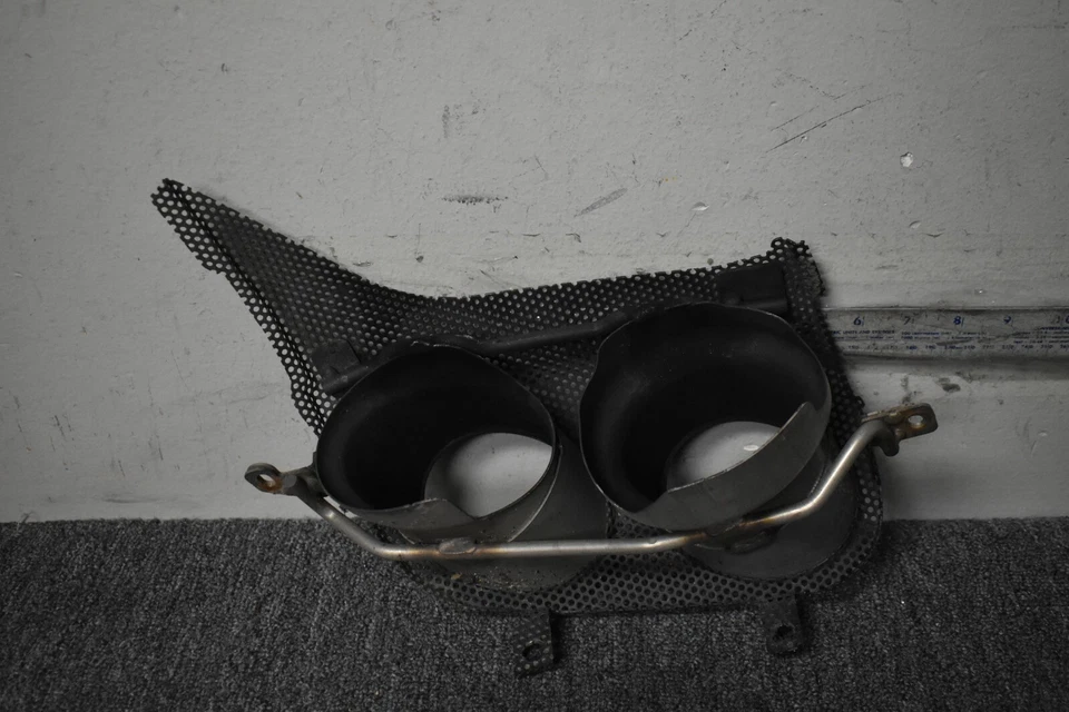 Maserati Levante SQ4 2017-2020 doble punta de escape OEM de fábrica Foto 4 de 4