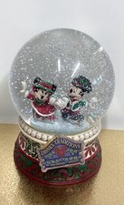 Disney Showcase Enesco Splendid Skaters Minnie Mickey Christmas Snowglobe Large