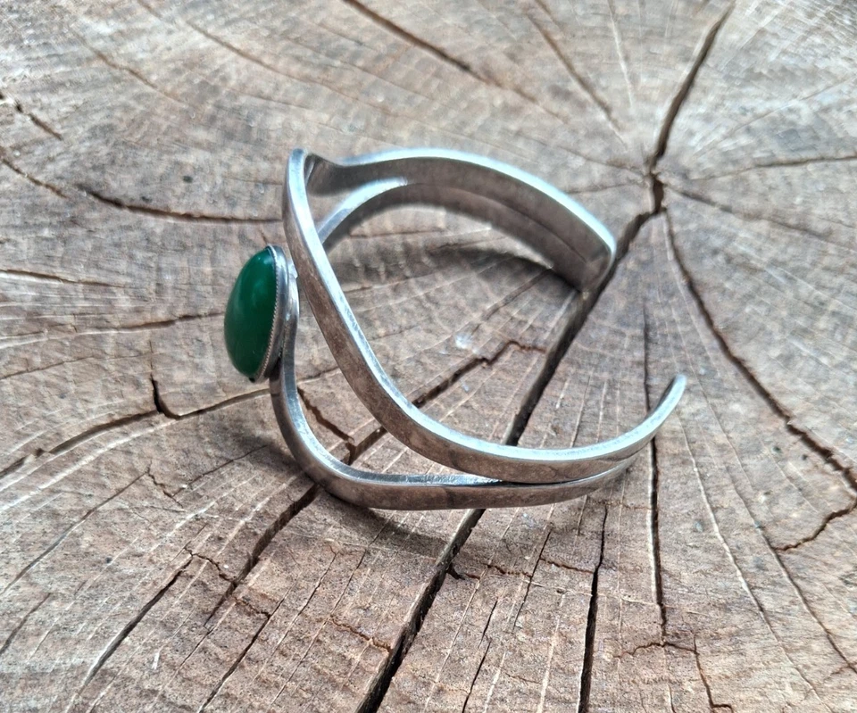Magnifique Bracelet Manchette Vintage Argenté – Pierre Cabochon Verte - Photo 2/4