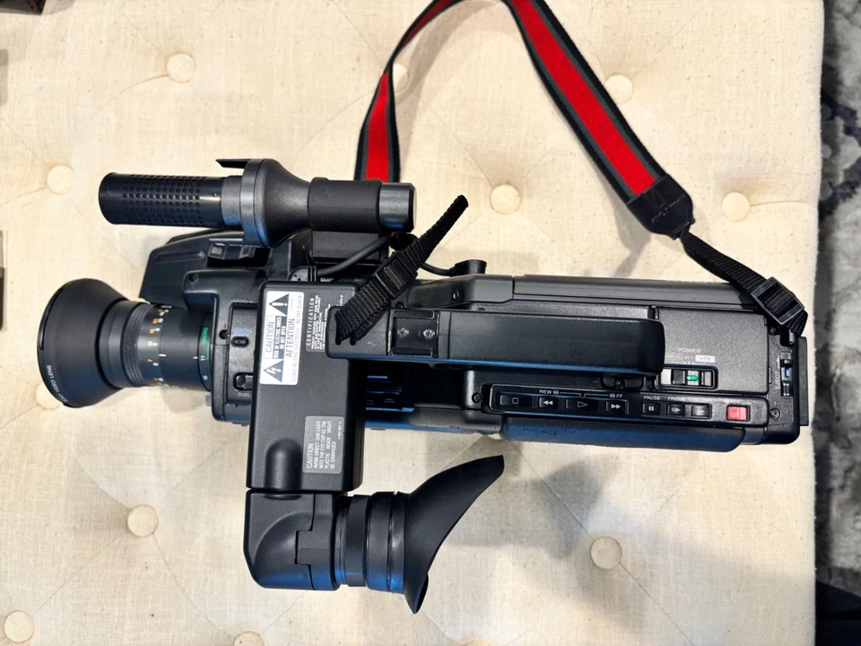 Sony CCD-V5000 Hi8 Video Camera Recorder Pro Camcorder w/ Case - Image 4 of 4