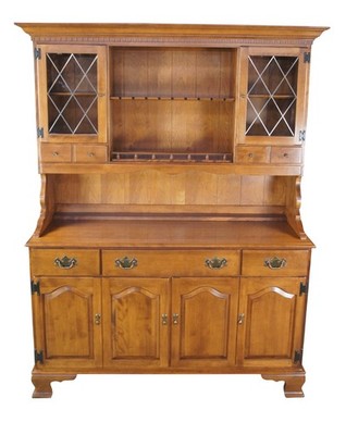 Ethan Allen Heirloom Colonial Early American Nutmeg Maple Drybar Cabinet Hutch