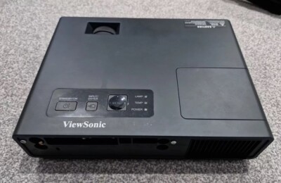 View Sonic PJ358 XGA 3LCD Projector, 2000 ANSI Lumens, VS11611 Bag & Cables HDMI
