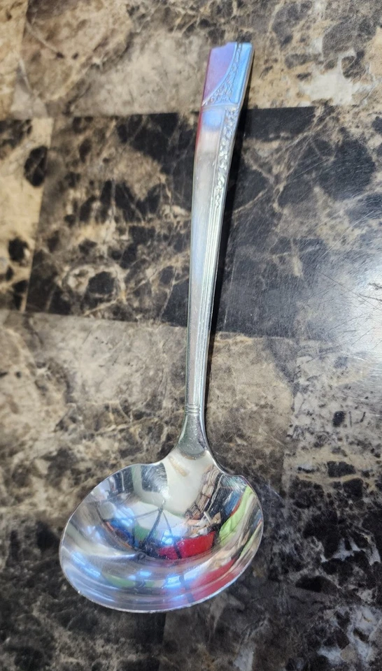 NOBILITY PLATE VINTAGE 1937 CAPRICE PATTERN SILVERPLATED GRAVY LADLE 🤎 - Image 4 of 4