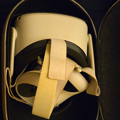 Meta Quest 2 Standalone VR Headset 120 Hz Refresh Rate