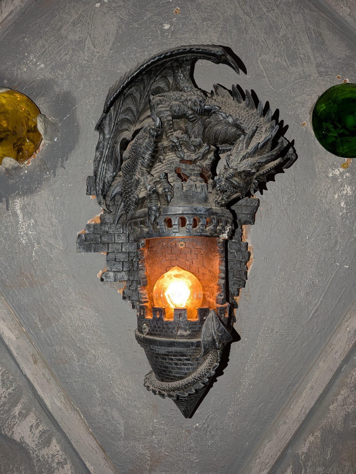 Dragon Themed Wall Sconce Light! Brand New In The Box!