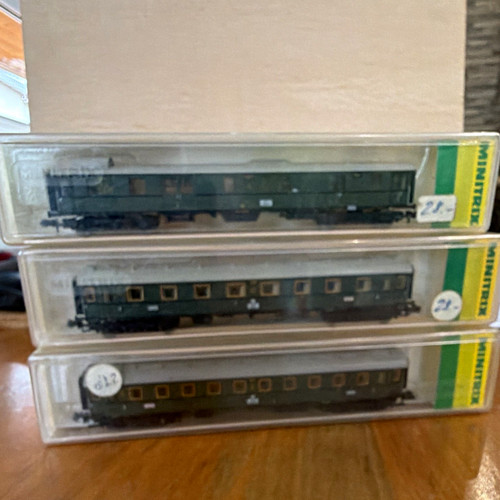 Minitrix Spur N Personenwagen-Set DB Post Ep.III grün/grau 513170/71/72 | Condition: Gebraucht
