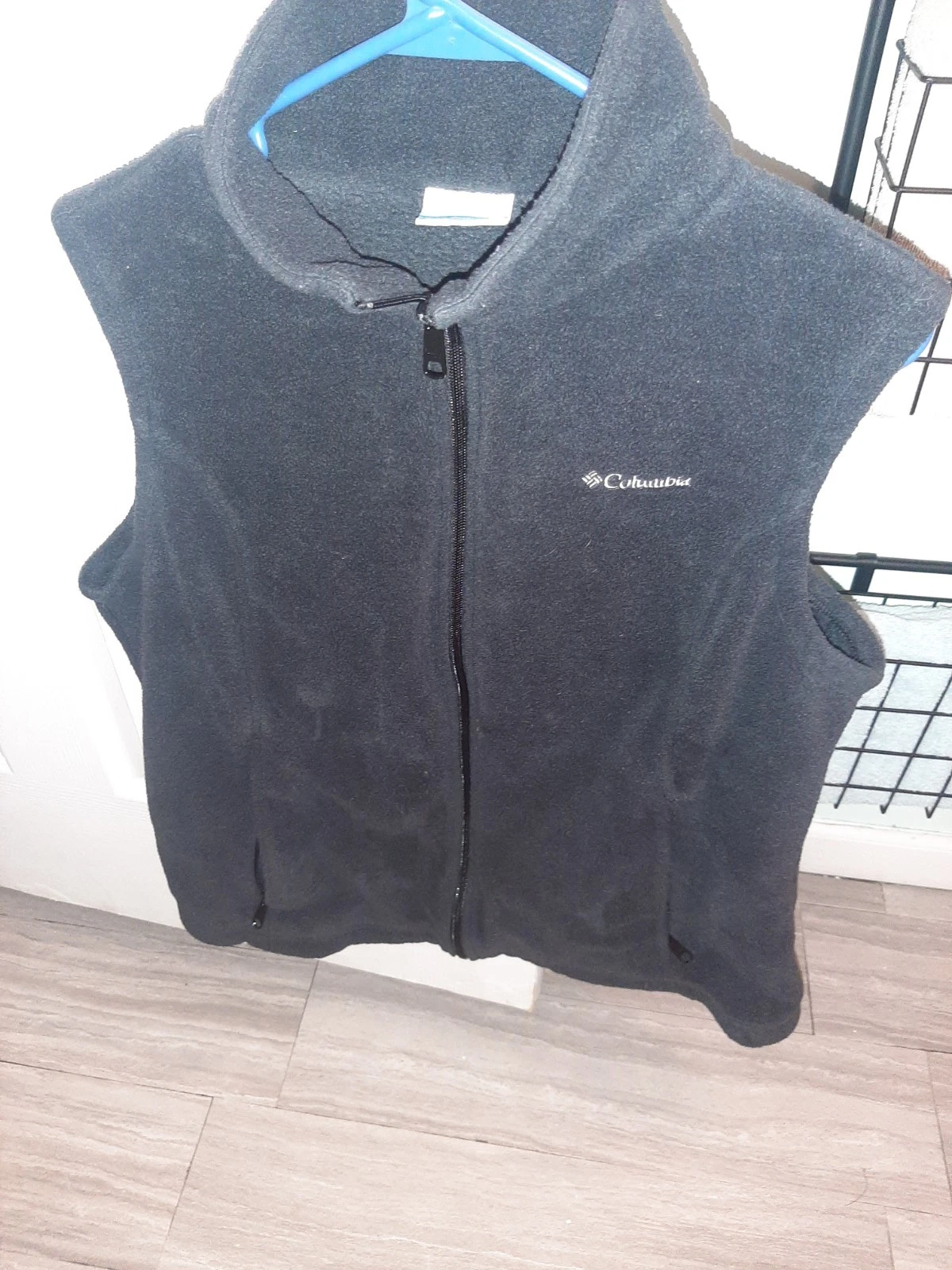 Men’s Columbia Fleece Vest Black Size XL Sleeveless Adult Casual Hike. NWT!