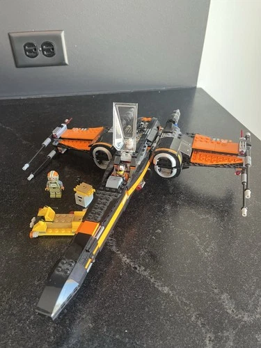 LEGO Poe's X-Wing Fighter 75102 Set 717 Pieces with Minifigures