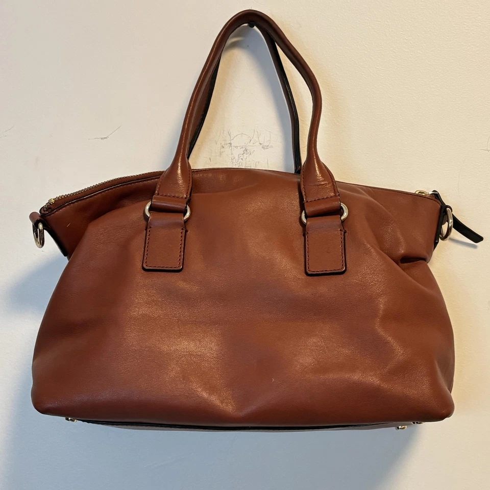 Bolso de mano Kate Spade New York para mujer talla mediana de cuero marrón con bolsillo Foto 2 de 4
