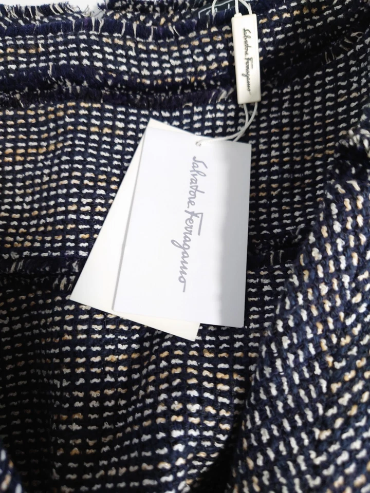 Falda SALVATORE FERRAGAMO Hecha en Italia Negra Tweed Talla 40 Detalle de Flecos Foto 2 de 4