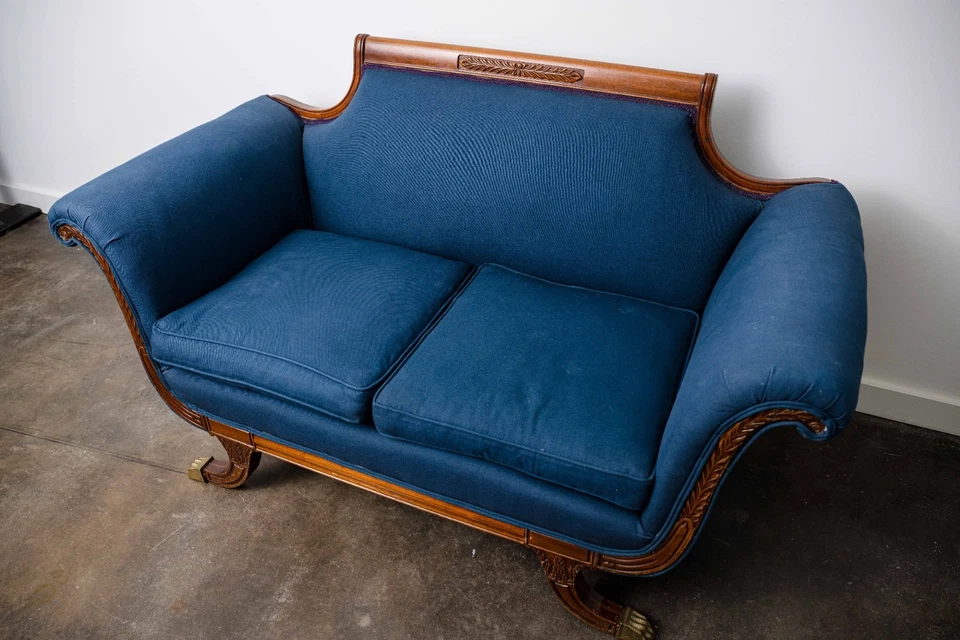 Duncan Phyfe Antiguo LoveSeat Madera Caoba Profesional. Restaurado con tela personalizada Foto 2 de 4