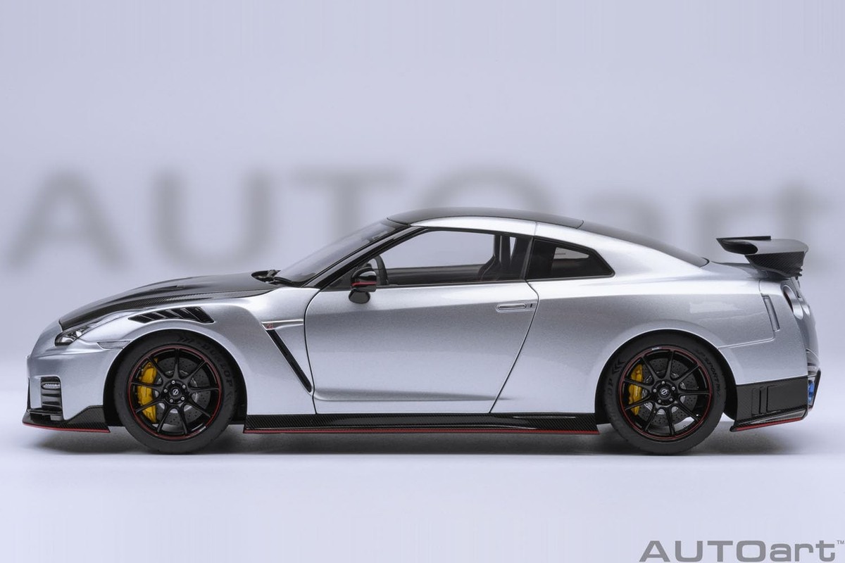 AUTOart NISSAN GT−R TEST CAR #230 AUTOart 1/18 NISSAN GT-R GTR R35 SUPER GT #230 TESTCAR 80878