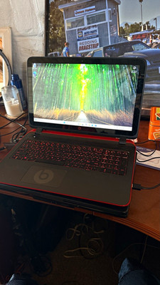 HP Beats 15 Notebook PC 15'' AMD A8 1.70GHz 8GB 932GB HDD Win11 Touch Black/Red