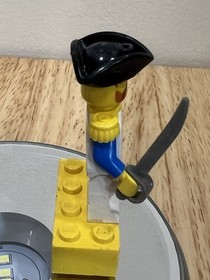 LEGO 1989 Minifigure Imperial Soldier 6245 Harbor Sentry Pirates Pi064