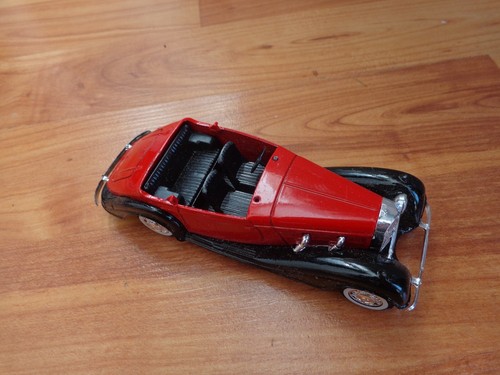 1/43 Escala Hachette Solido Clásico 1938 Mercedes 540K Rojo Coche de Metal - Imagen 2 de 2