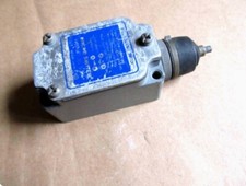 1pcs Used 8LS152 HONEYWEL/MICRO stroke switch