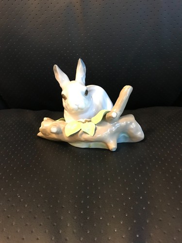 Lladro Rabbit in the Woods Figure - A gr - Picture 2 of 6
