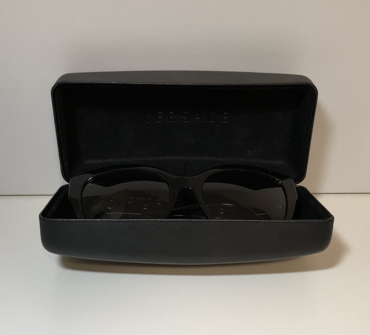 VERSACE Sunglasses MOD4314 GB1/11 56.18 140 Black VERSACE VE4464 - GB1/87 Sunglasses Man Black 55 mm at Amazon  main image 3