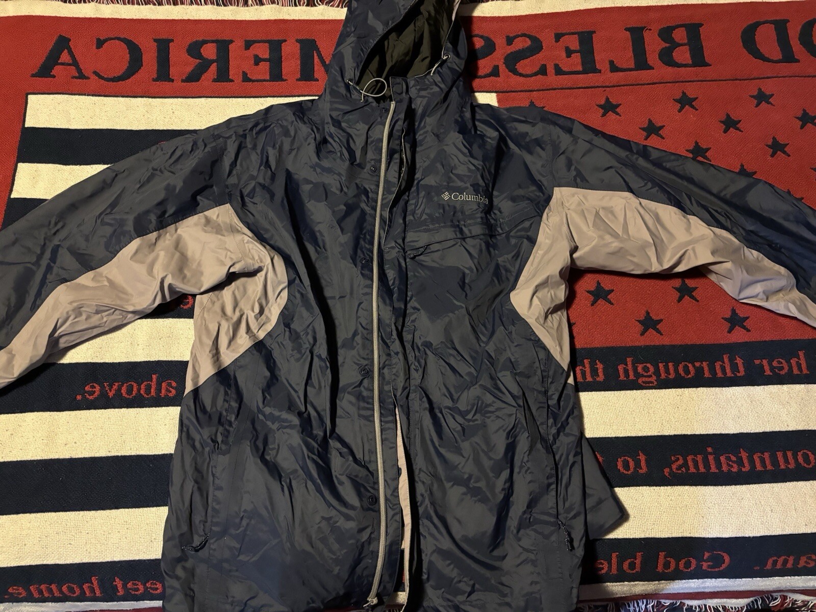 Columbia Vintage Rain Jacket for Men – Waterproof & Stylish  