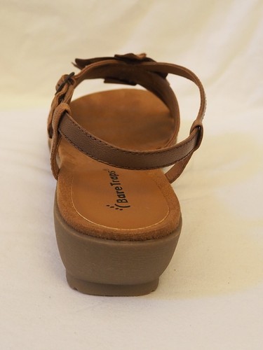NIB Bare Traps Avigail Leather Flower Slingback Wedge Sandals, Natural Tan, 8 M - Picture 6 of 7