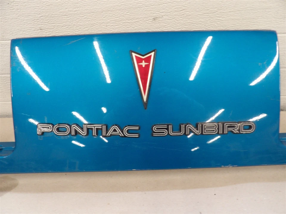 ОТДЕЛОЧНАЯ ПАНЕЛЬ ЗАДНЕГО ФОНАРЯ PONTIAC SUNBIRD 1988-1994 2 Dr ЦЕНТРАЛЬНЫЙ ЗАДНИЙ ФОНАРЬ - Изображение 3 из 4