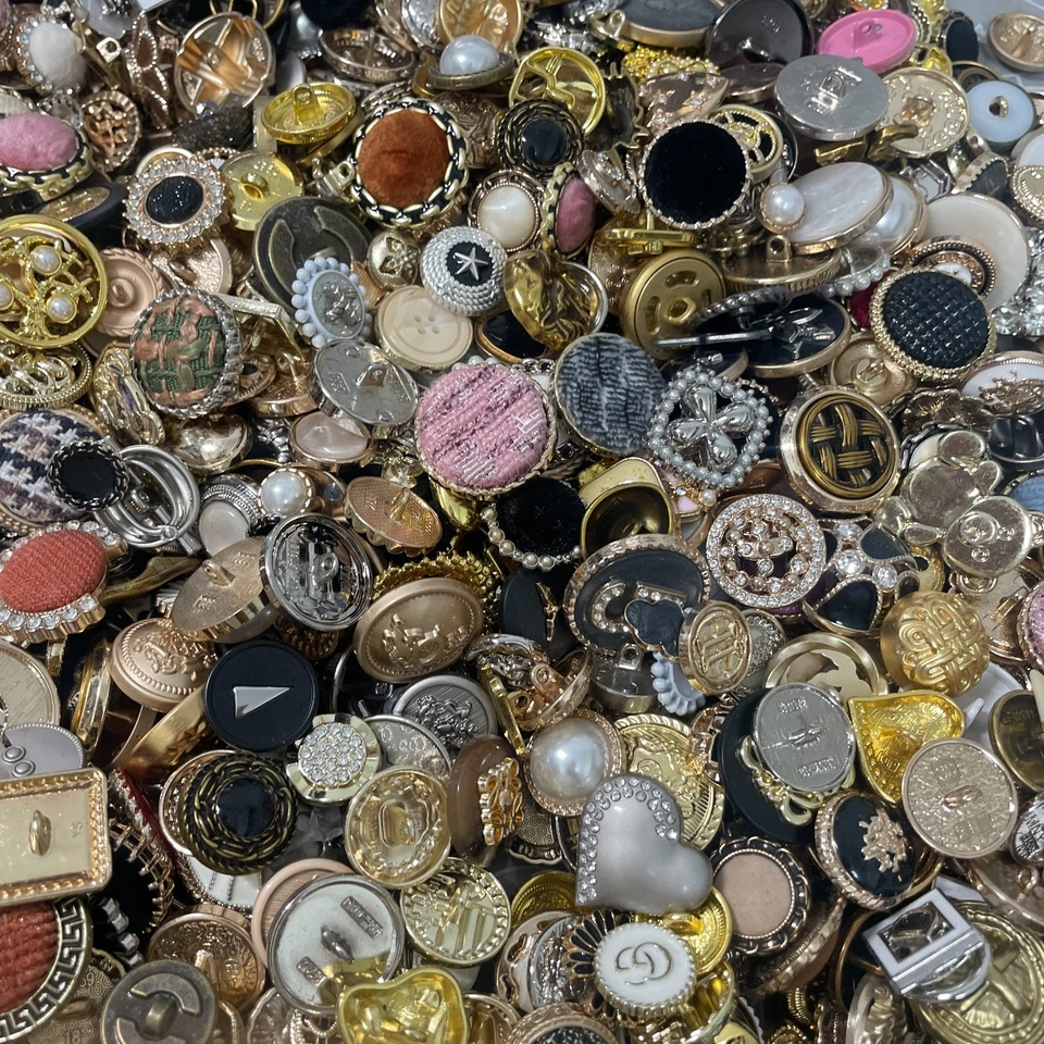 Vintage now Estate Sale Buttons 50p Lot Various Sizes Shapes Colors Types Usable - Image 2 of 4