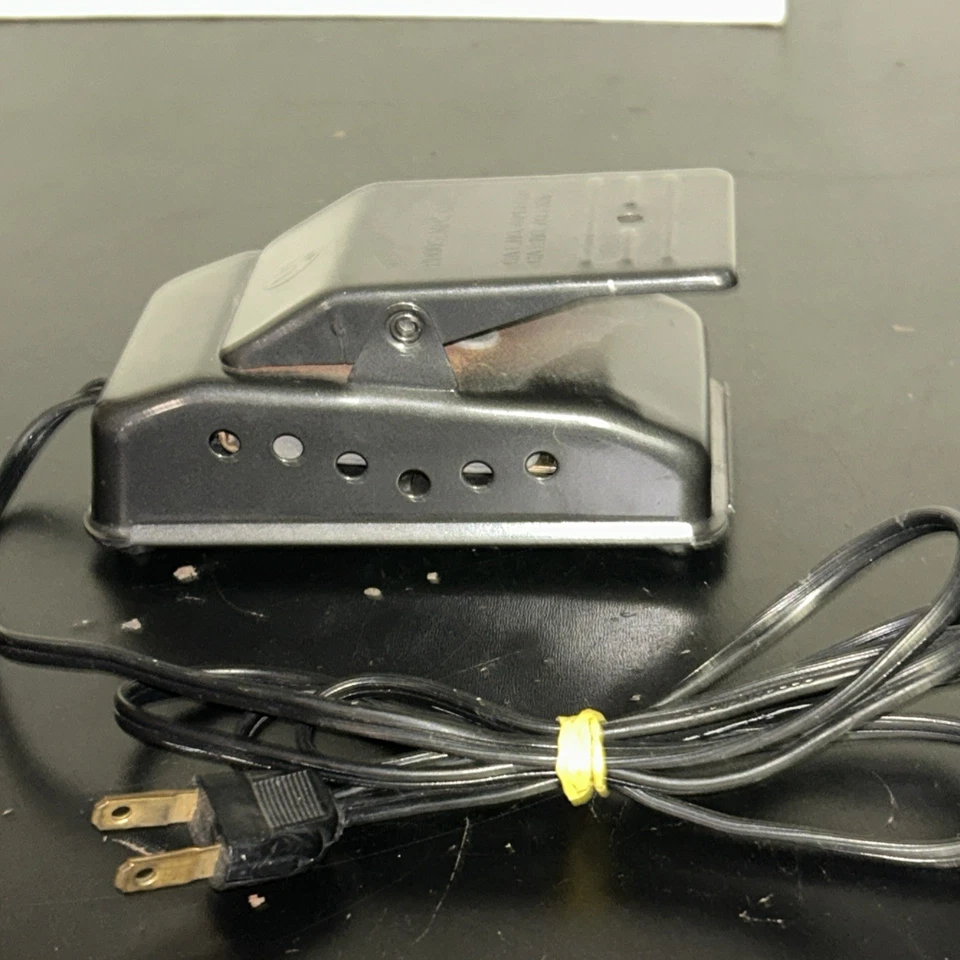 Винтажная педаль электрической металлической швейной машинки Mercury No 704 фута No Колено 705 - Изображение 4 из 4