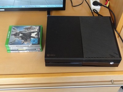 Microsoft Xbox One 500GB Spielkonsole  Schwarz 1540 + 4 Spiele
