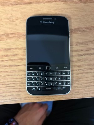BlackBerry Classic Q20 4G LTE 16GB 2GB RAM Unlocked QWERTY Keyboard Smartphone